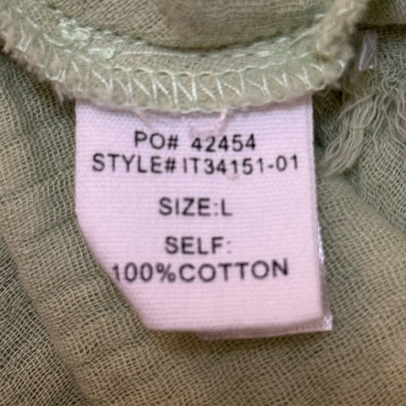 How very loved BNWOT lime green flowy halter tank blouse women’s size large - Picture 8 of 8